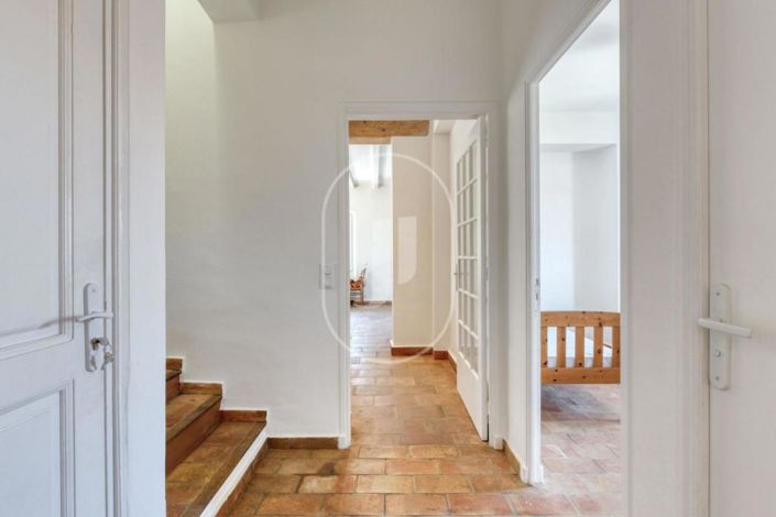 Image No.13-6 Bed House for sale