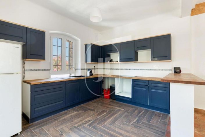 Image No.2-6 Bed House for sale