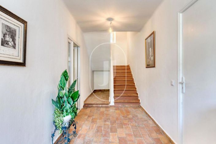 Image No.4-6 Bed House for sale