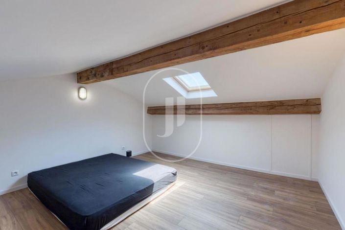 Image No.8-6 Bed House for sale