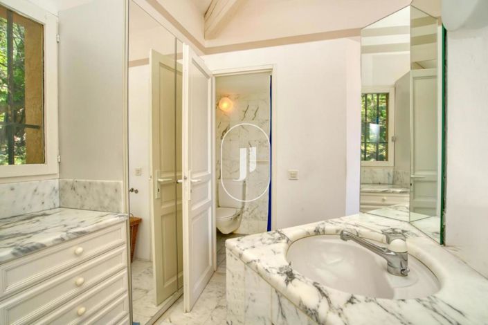 Image No.8-4 Bed House for sale