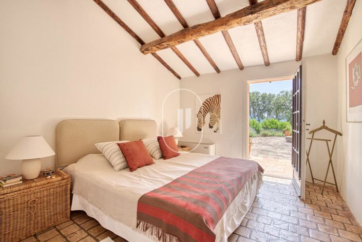 Image No.10-4 Bed House for sale