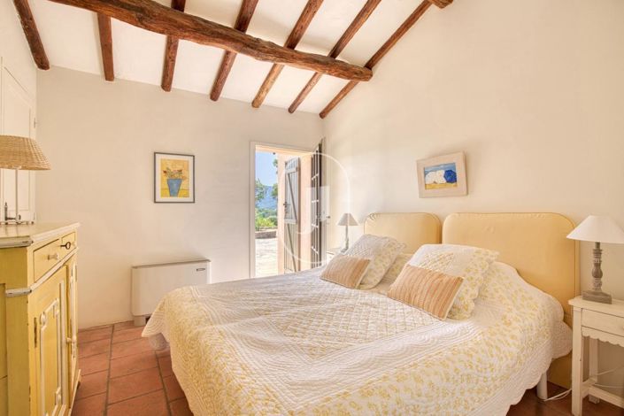 Image No.12-4 Bed House for sale