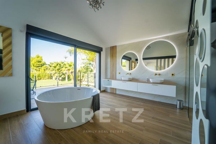 Image No.15-5 Bed House for sale