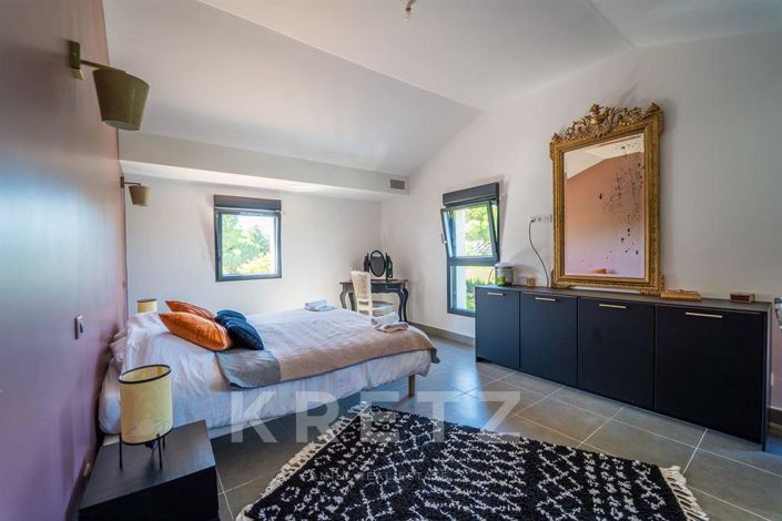 Image No.17-5 Bed House for sale