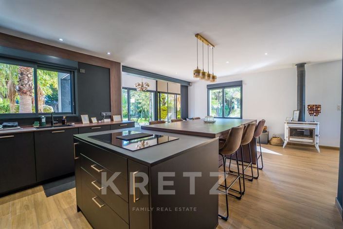 Image No.3-5 Bed House for sale