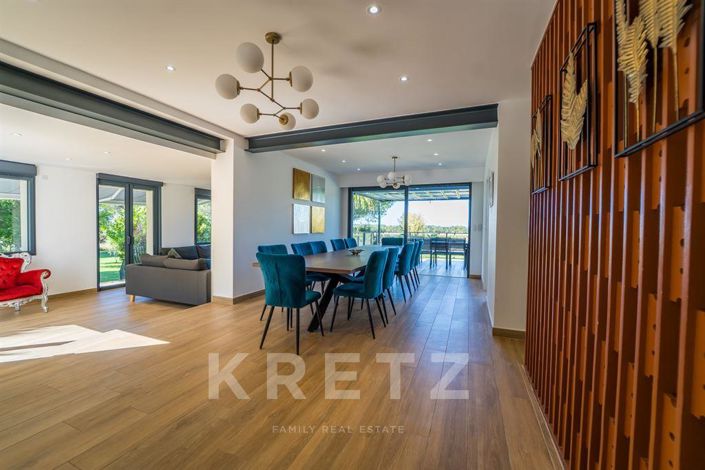 Image No.4-5 Bed House for sale