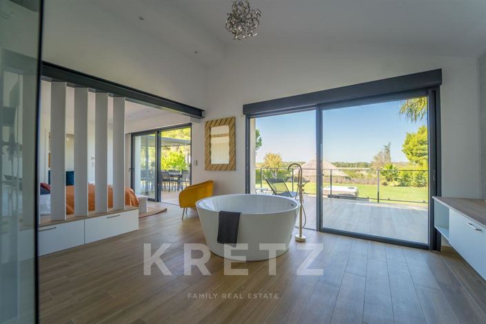 Image No.7-5 Bed House for sale