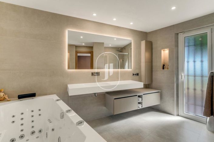 Image No.12-4 Bed House for sale