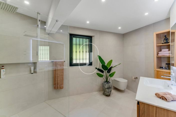 Image No.14-4 Bed House for sale