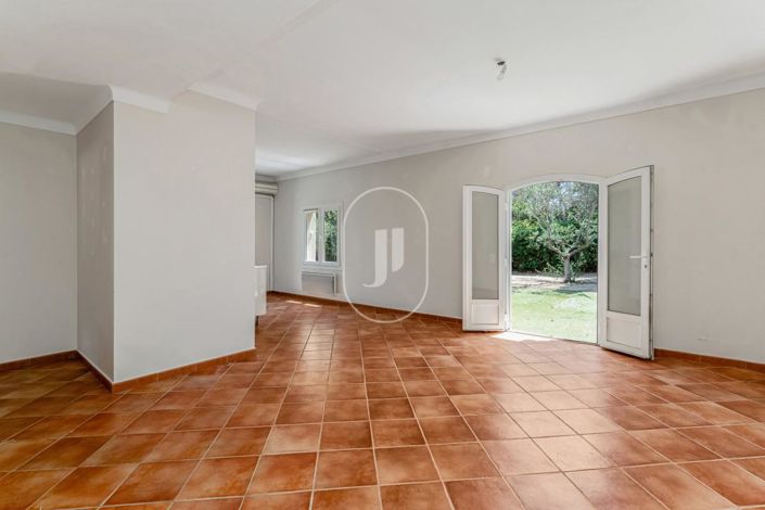 Image No.4-2 Bed House for sale