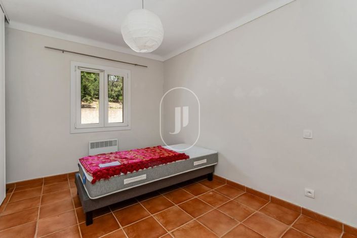 Image No.8-2 Bed House for sale