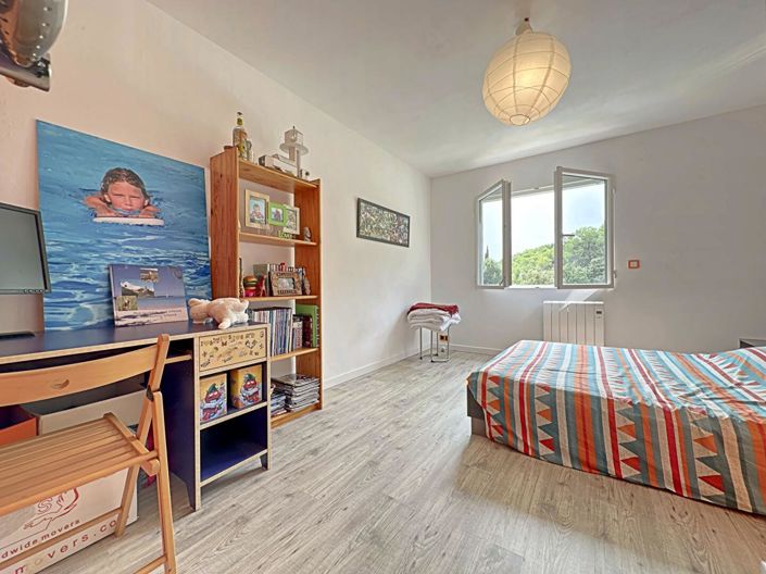 Image No.16-5 Bed House for sale