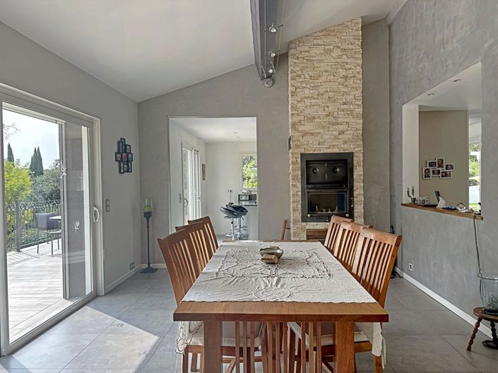 Image No.8-5 Bed House for sale