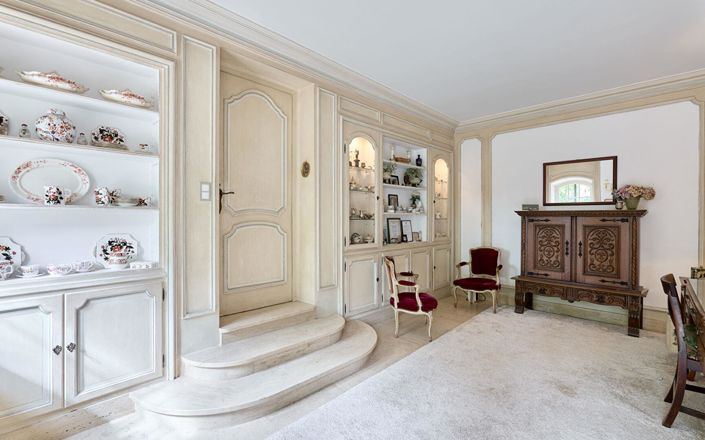 Image No.12-6 Bed Property for sale