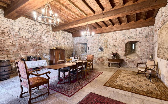 Image No.17-6 Bed Property for sale