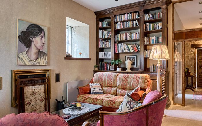 Image No.18-6 Bed Property for sale