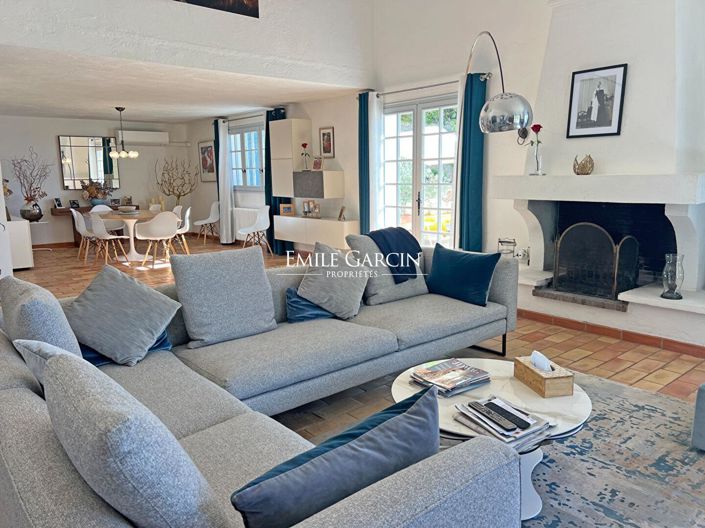 Image No.3-5 Bed House for sale