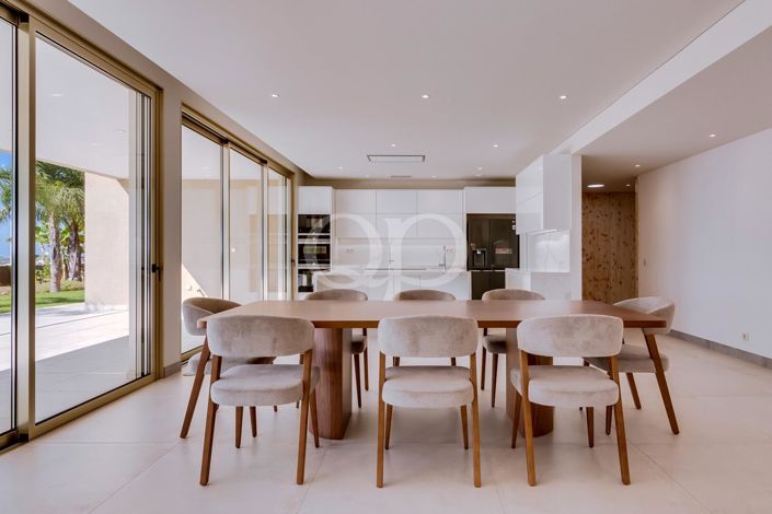 Image No.2-4 Bed House for sale