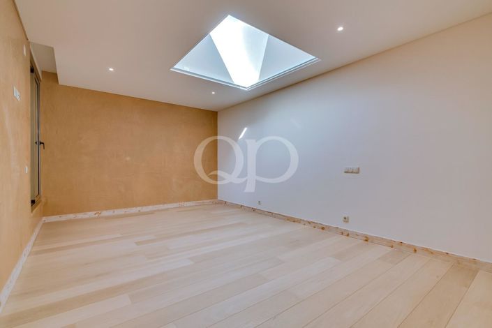 Image No.26-4 Bed House for sale