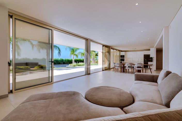 Image No.3-4 Bed House for sale