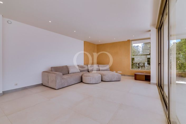 Image No.40-4 Bed House for sale