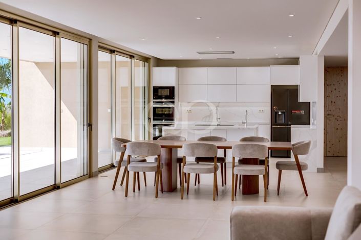 Image No.54-4 Bed House for sale