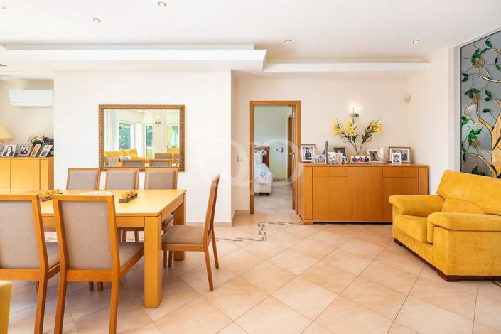 Image No.12-4 Bed House for sale