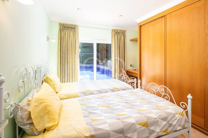 Image No.14-4 Bed House for sale