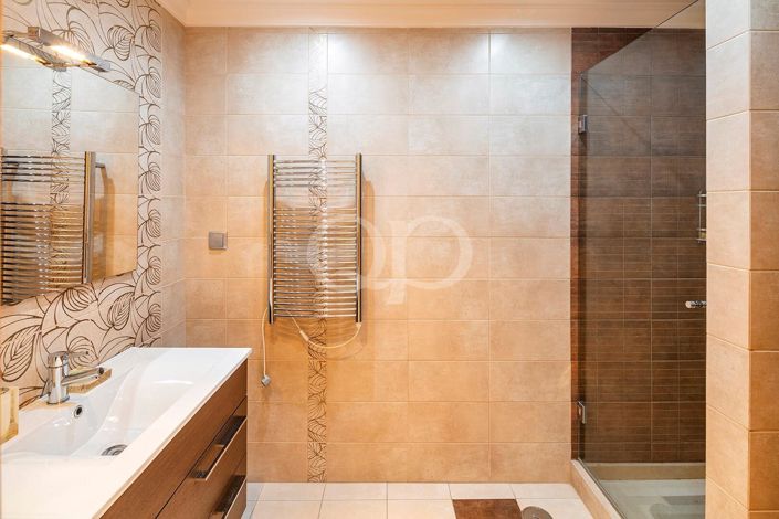 Image No.16-4 Bed House for sale