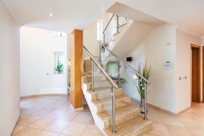 Image No.17-4 Bed House for sale