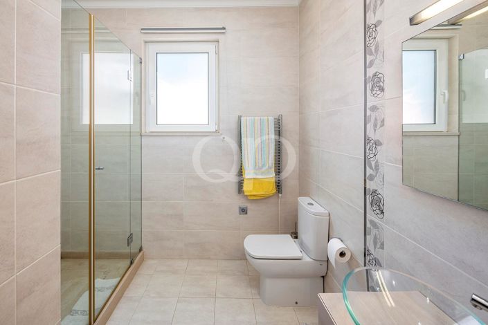 Image No.21-4 Bed House for sale