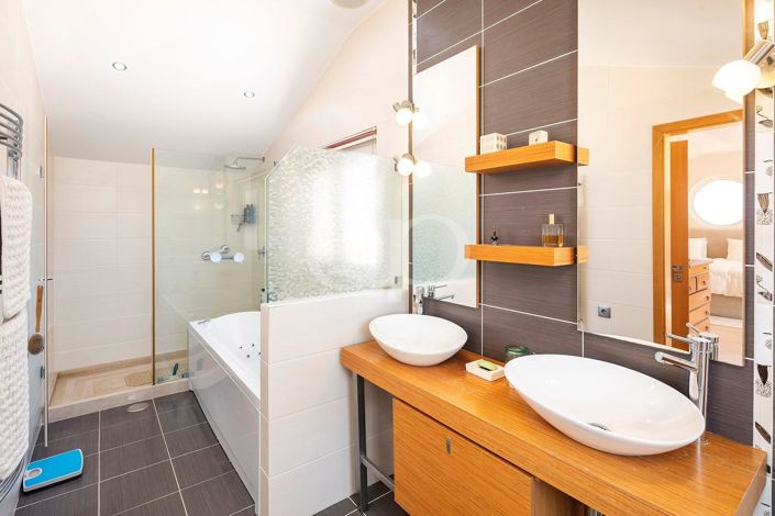 Image No.27-4 Bed House for sale