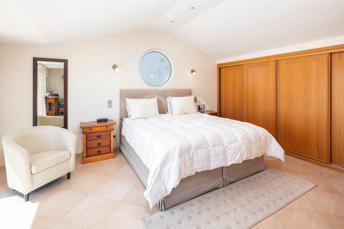 Image No.5-4 Bed House for sale