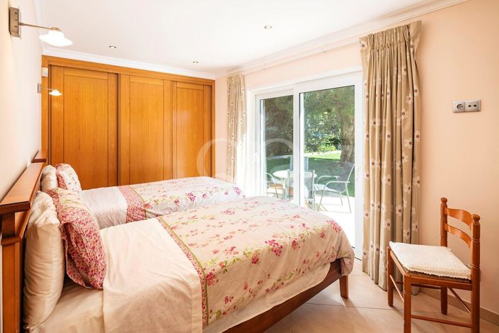 Image No.9-4 Bed House for sale