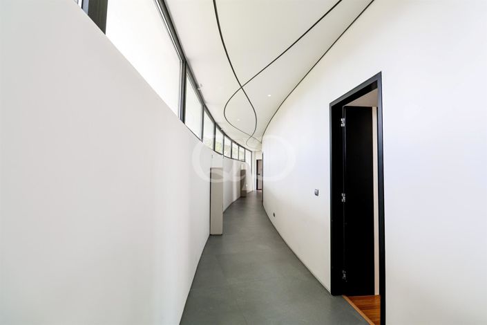 Image No.10-5 Bed House for sale