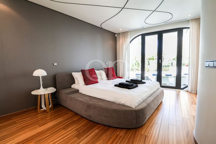 Image No.11-5 Bed House for sale