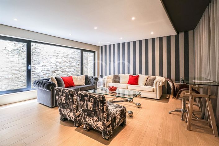 Image No.18-5 Bed House for sale