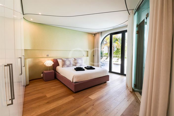 Image No.24-5 Bed House for sale