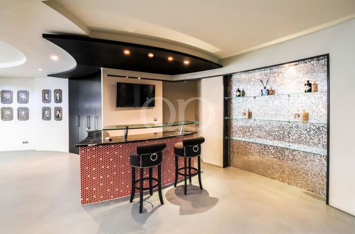 Image No.42-5 Bed House for sale