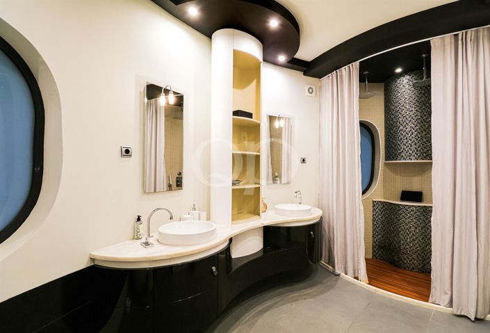 Image No.60-5 Bed House for sale