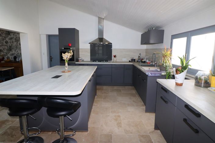 Image No.3-6 Bed House for sale