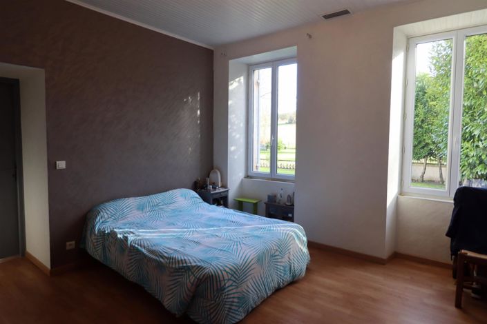 Image No.9-6 Bed House for sale