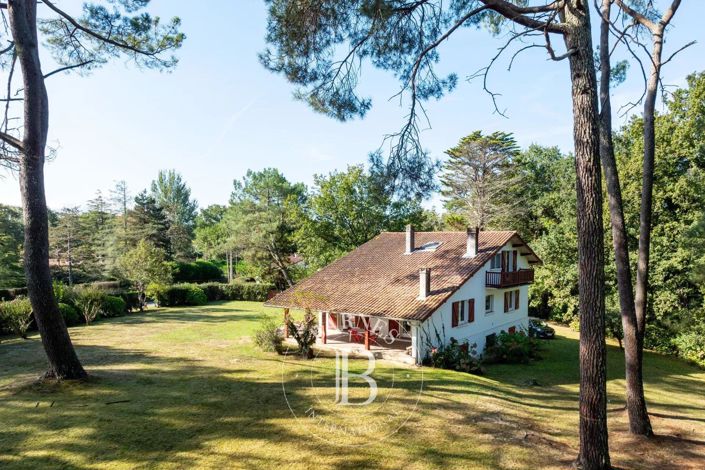 Image No.1-5 Bed House for sale