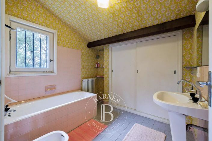 Image No.12-5 Bed House for sale