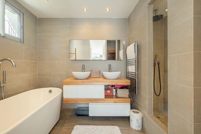 Image No.10-3 Bed House for sale