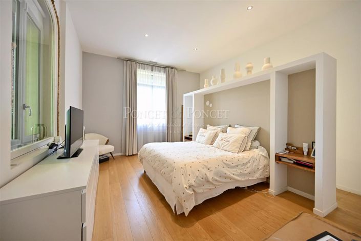 Image No.8-7 Bed House for sale