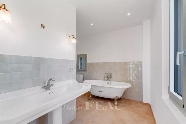 Image No.17-4 Bed House for sale