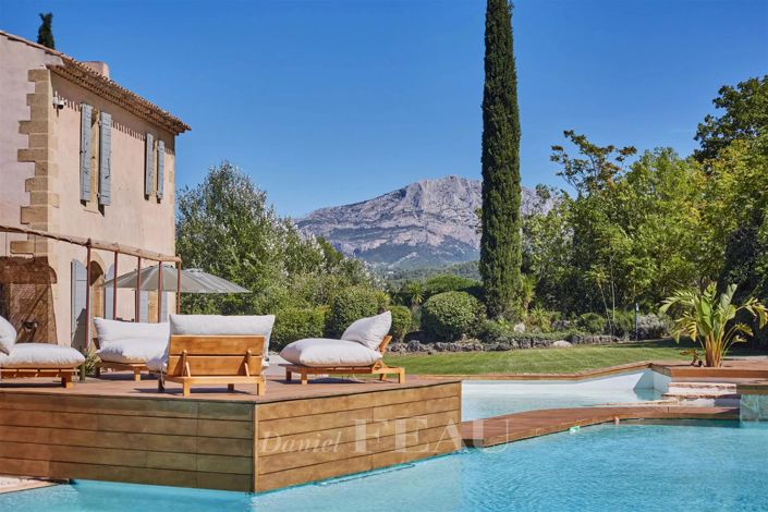 Image No.1-8 Bed House for sale