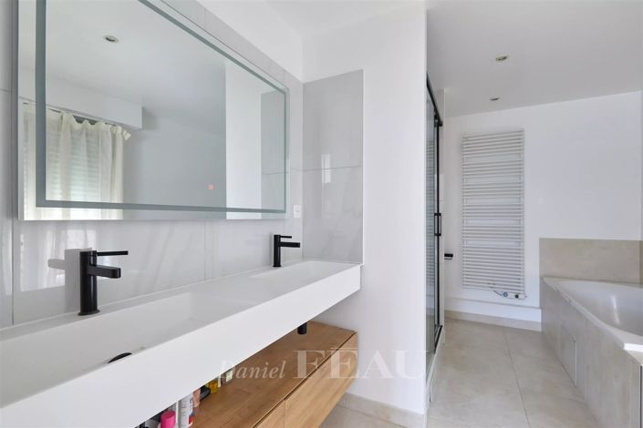 Image No.17-3 Bed Apartment for sale